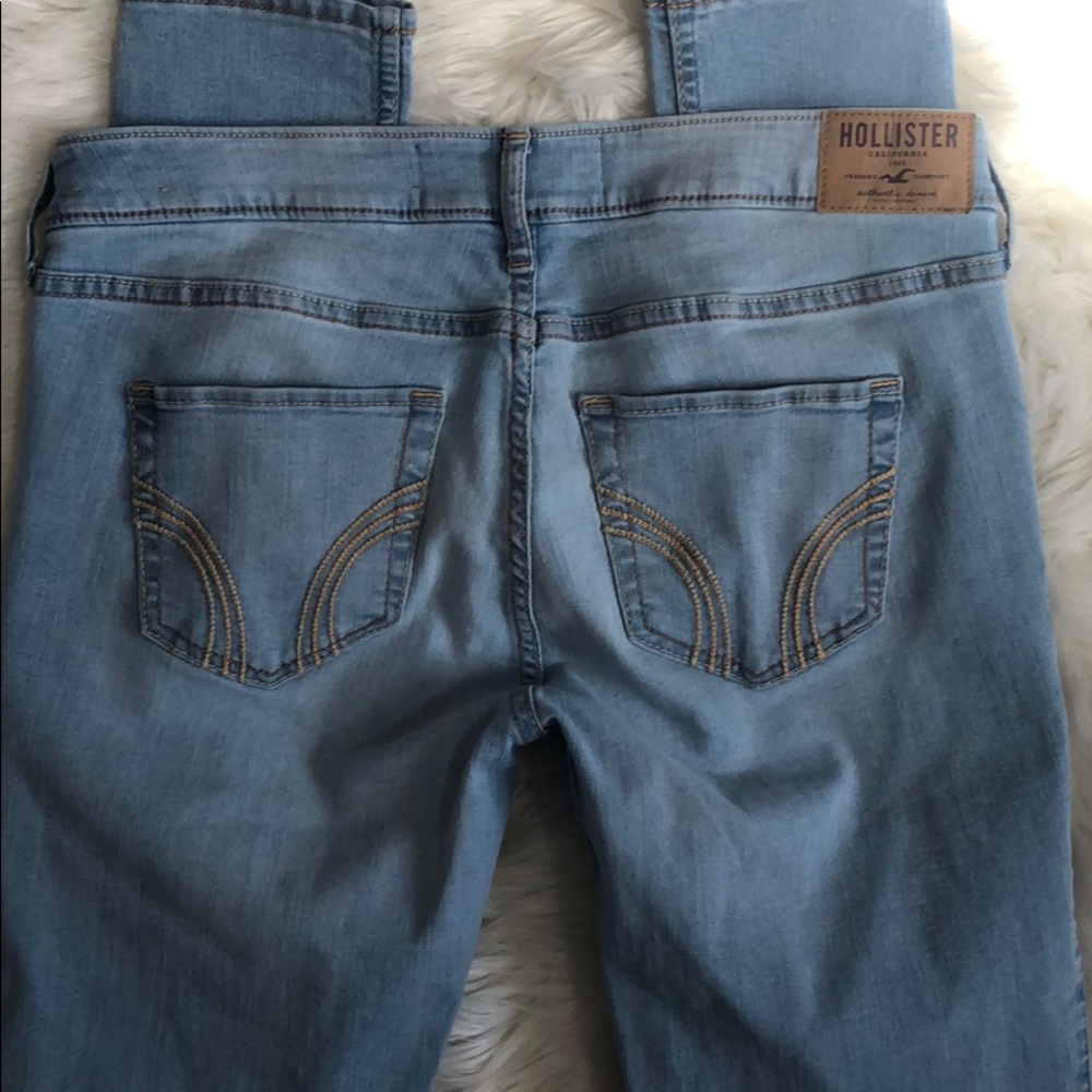 Hollister super skinny light jeans. - Picture 3 of 3